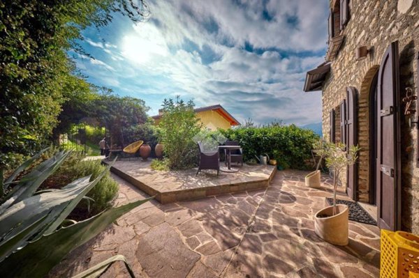 casa indipendente in vendita a Brenzone sul Garda in zona Fasor