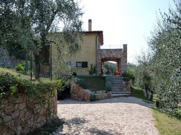 casa indipendente in vendita a Brenzone sul Garda in zona Castelletto