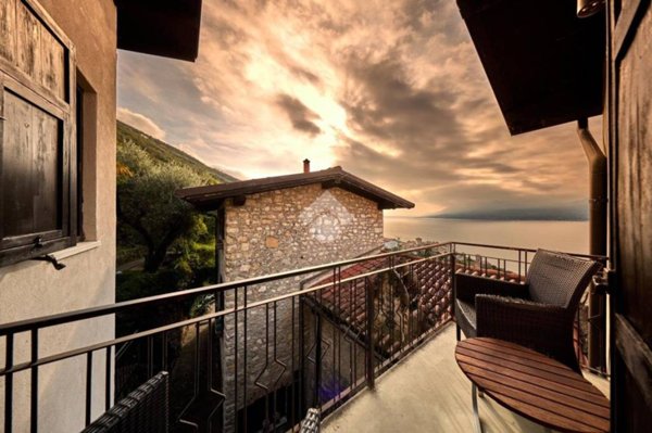 casa indipendente in vendita a Brenzone sul Garda in zona Fasor