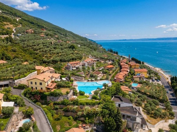casa indipendente in vendita a Brenzone sul Garda in zona Castelletto