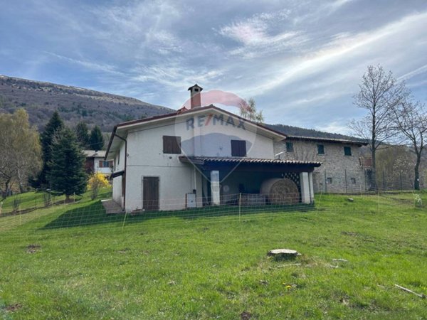 casa indipendente in vendita a Brenzone sul Garda