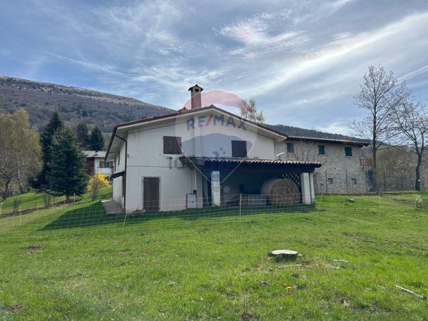 casa indipendente in vendita a Brenzone sul Garda