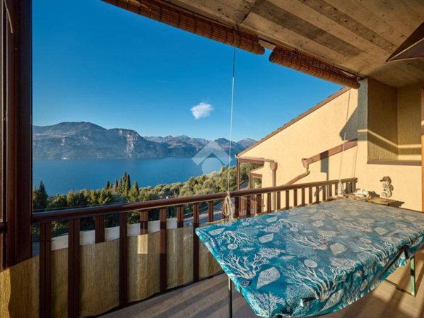 appartamento in vendita a Brenzone sul Garda in zona Magugnano