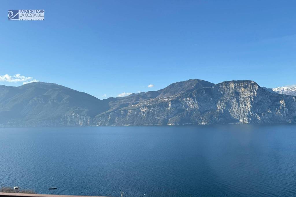 appartamento in vendita a Brenzone sul Garda in zona Castello
