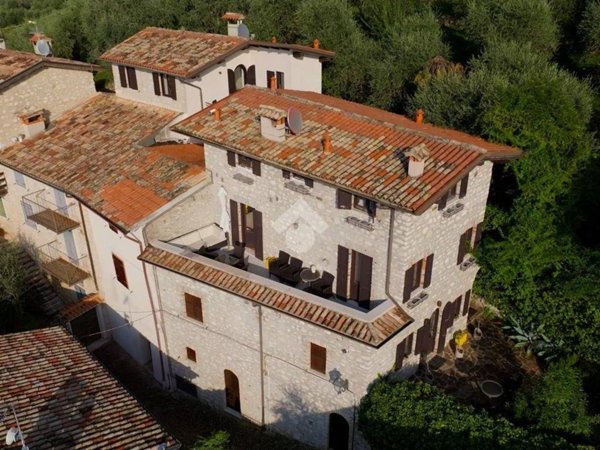 casa indipendente in vendita a Brenzone sul Garda in zona Magugnano