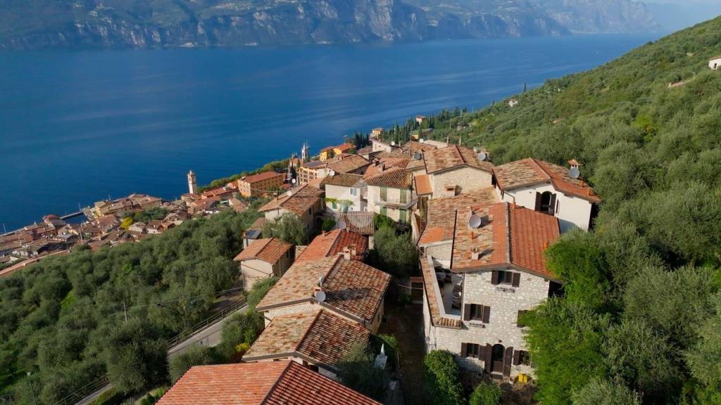 casa indipendente in vendita a Brenzone sul Garda