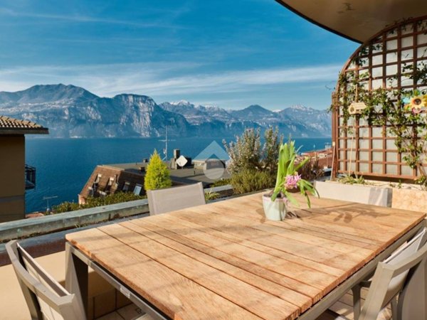 appartamento in vendita a Brenzone sul Garda in zona Magugnano
