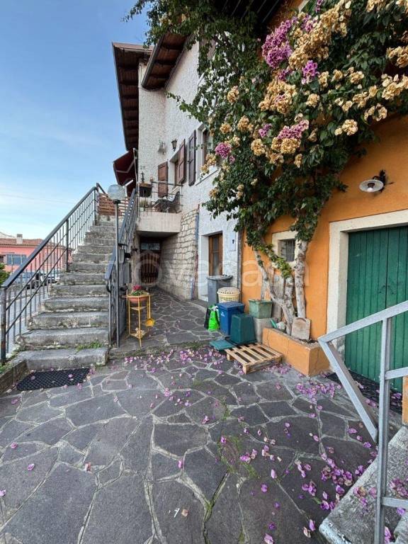 casa indipendente in vendita a Brenzone sul Garda in zona Magugnano