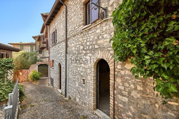 casa indipendente in vendita a Brenzone sul Garda