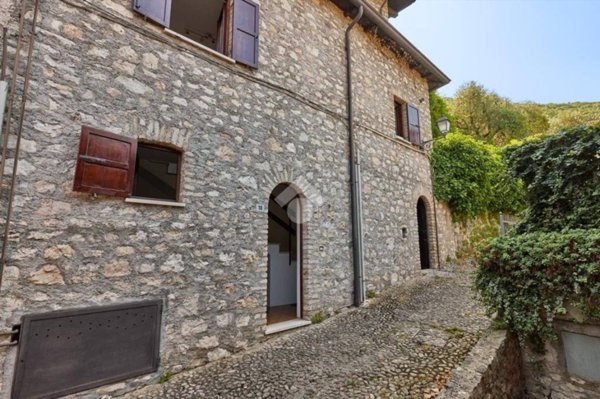 casa indipendente in vendita a Brenzone sul Garda