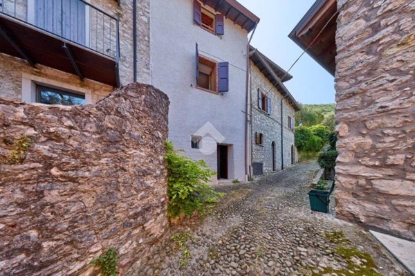 casa indipendente in vendita a Brenzone sul Garda