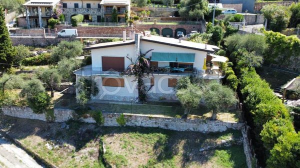 casa indipendente in vendita a Brenzone sul Garda in zona Castelletto