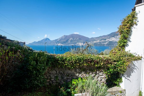 appartamento in vendita a Brenzone sul Garda in zona Borago