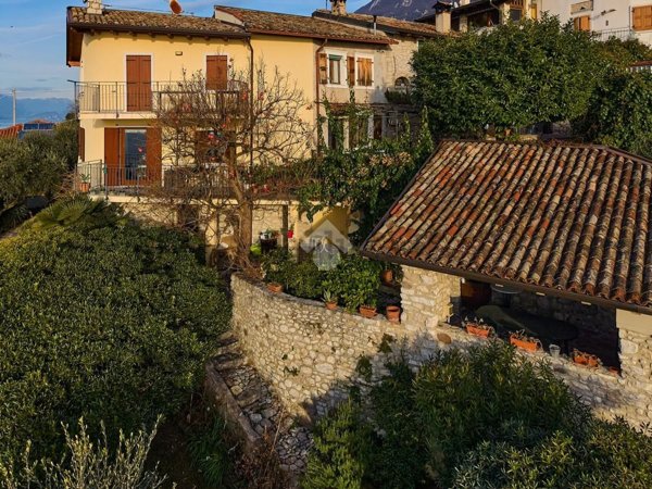 appartamento in vendita a Brenzone sul Garda in zona Magugnano