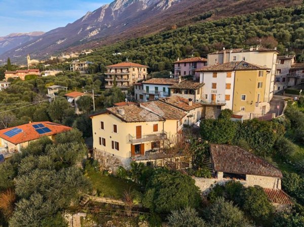casa indipendente in vendita a Brenzone sul Garda in zona Boccino