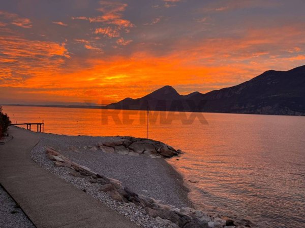 casa indipendente in vendita a Brenzone sul Garda in zona Magugnano