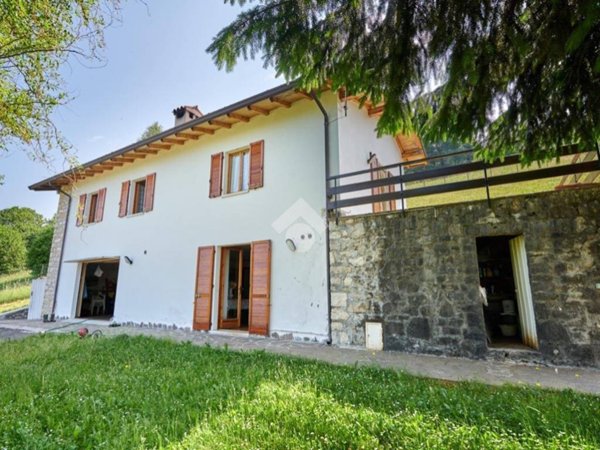 casa indipendente in vendita a Brenzone sul Garda