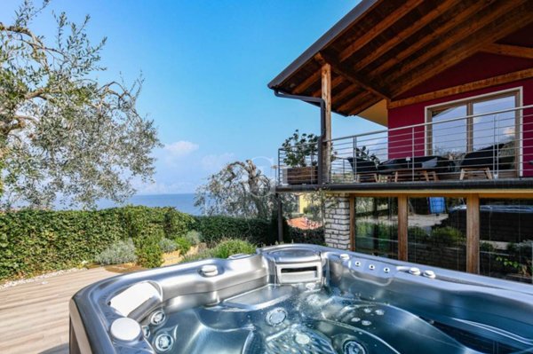 casa indipendente in vendita a Brenzone sul Garda