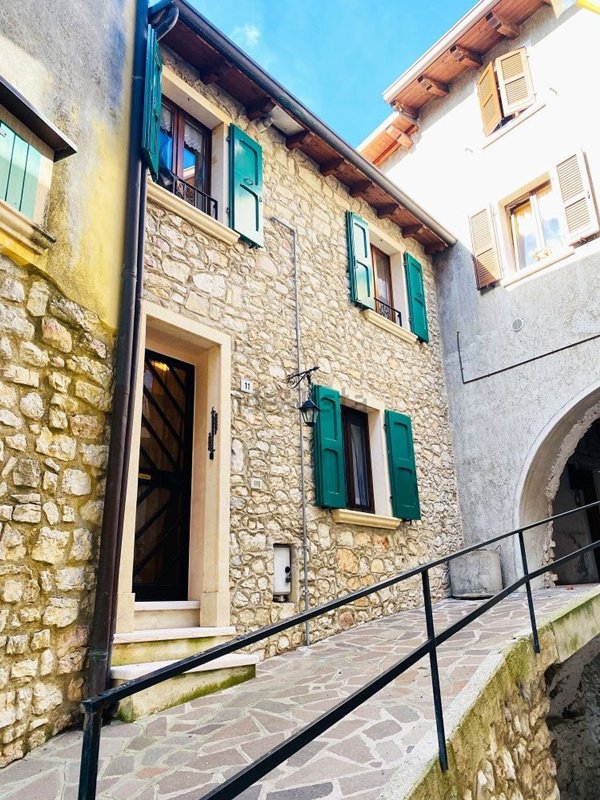 appartamento in vendita a Brenzone sul Garda in zona Fasor