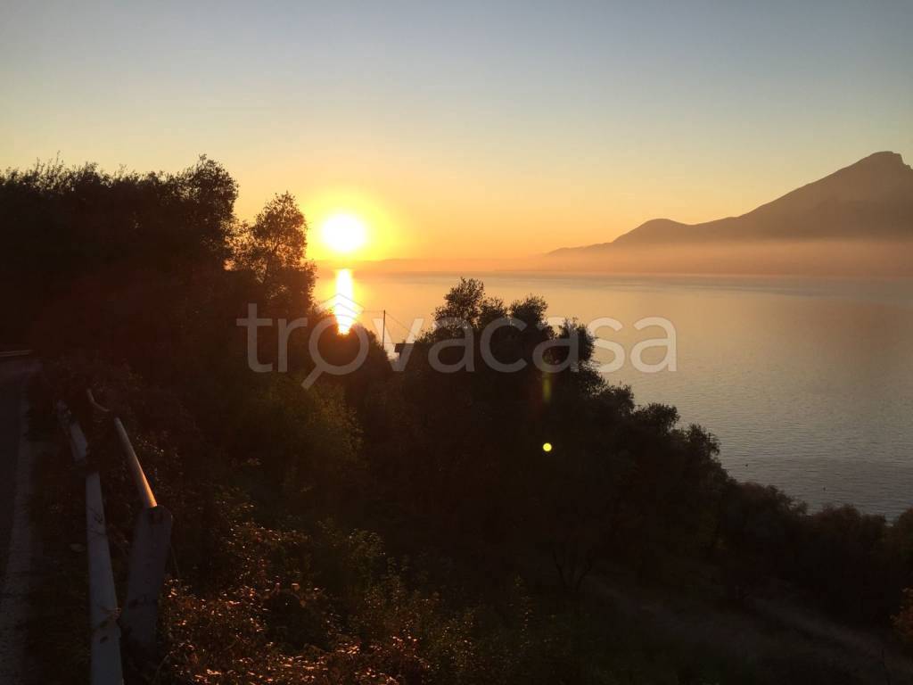 terreno edificabile in vendita a Brenzone sul Garda