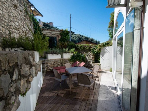 appartamento in vendita a Brenzone sul Garda in zona Borago