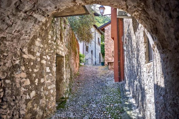 casa indipendente in vendita a Brenzone sul Garda in zona Fasor