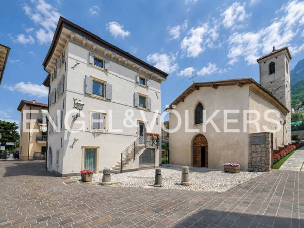 casa indipendente in vendita a Brenzone sul Garda in zona Magugnano