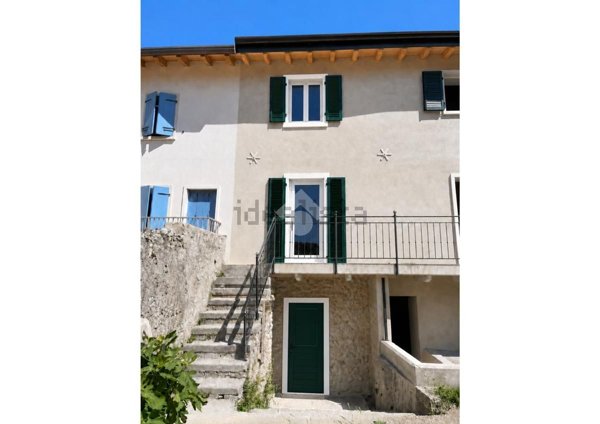 appartamento in vendita a Brenzone sul Garda in zona Marniga