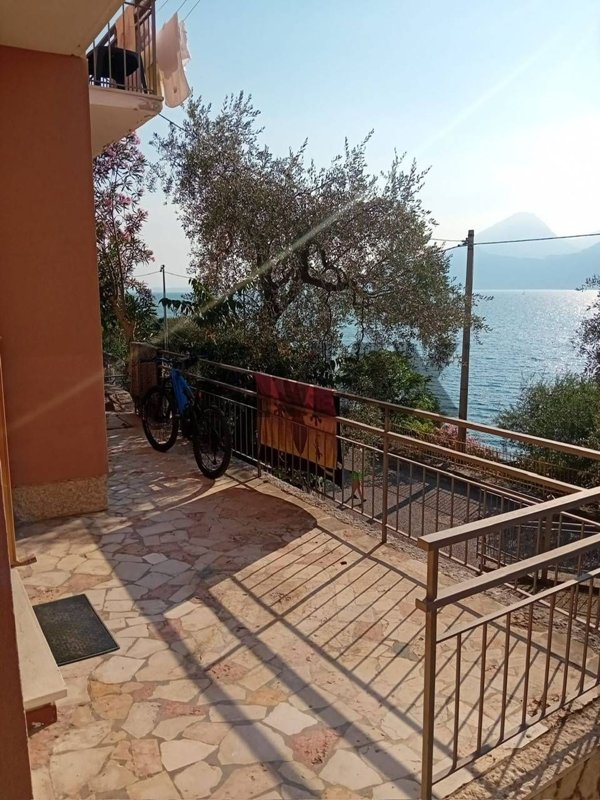appartamento in vendita a Brenzone sul Garda in zona Marniga