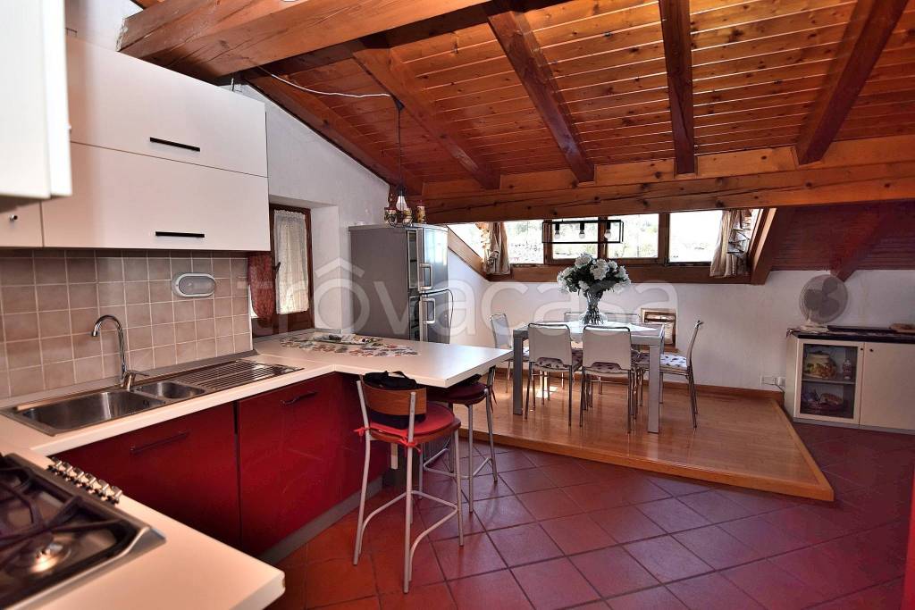 appartamento in vendita a Brenzone sul Garda in zona Castelletto