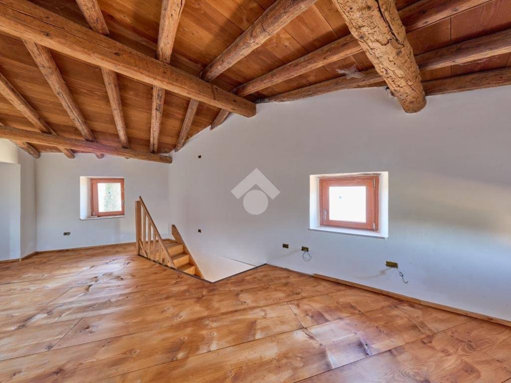 casa indipendente in vendita a Brenzone sul Garda in zona Magugnano