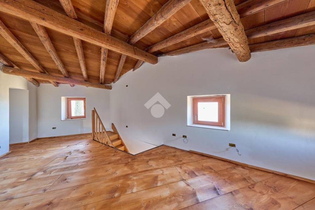 casa indipendente in vendita a Brenzone sul Garda in zona Castello