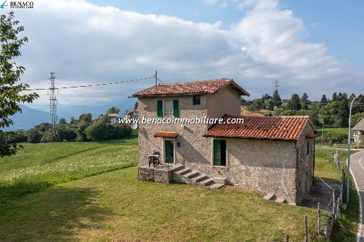 appartamento in vendita a Brenzone sul Garda in zona Magugnano