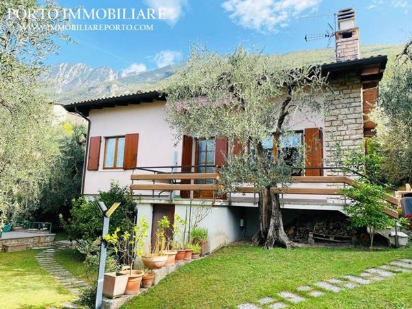 casa indipendente in vendita a Brenzone sul Garda
