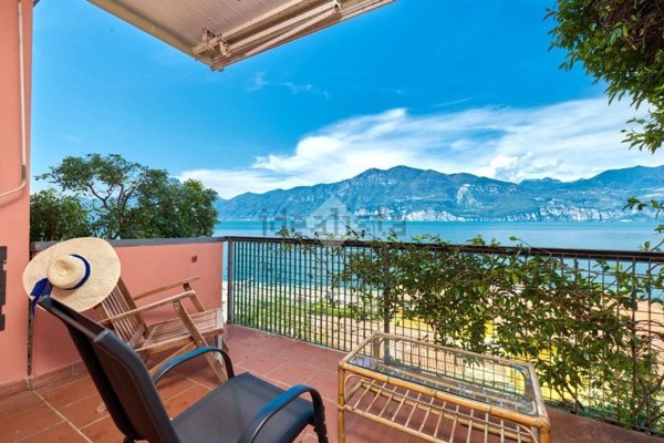 appartamento in vendita a Brenzone sul Garda in zona Sommavilla