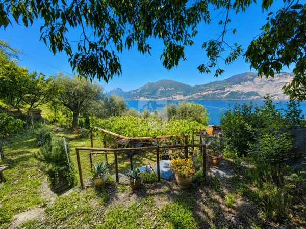 terreno in vendita a Brenzone sul Garda in zona Zignago
