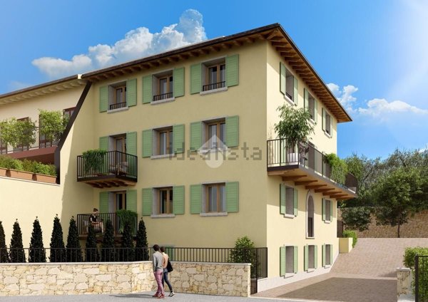 appartamento in vendita a Brenzone sul Garda in zona Marniga