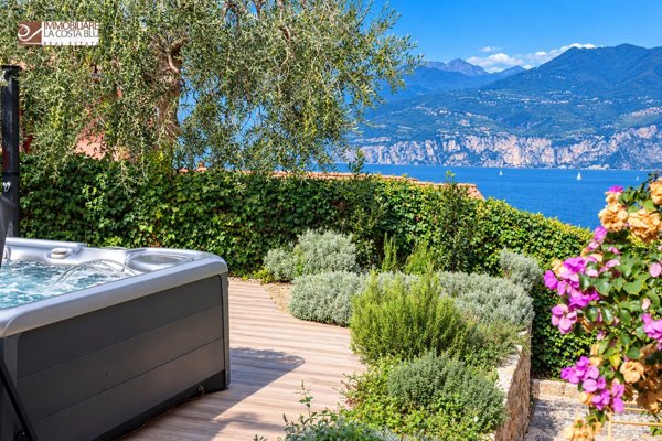 casa indipendente in vendita a Brenzone sul Garda