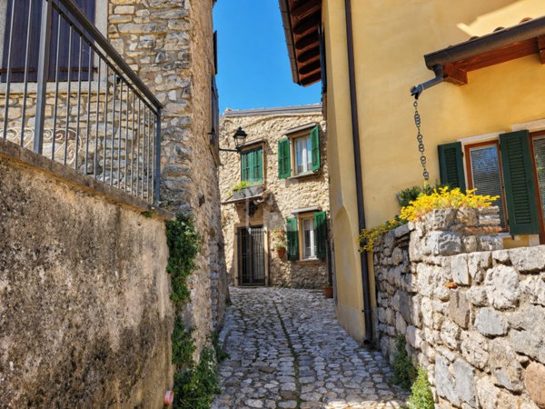 appartamento in vendita a Brenzone sul Garda in zona Zignago