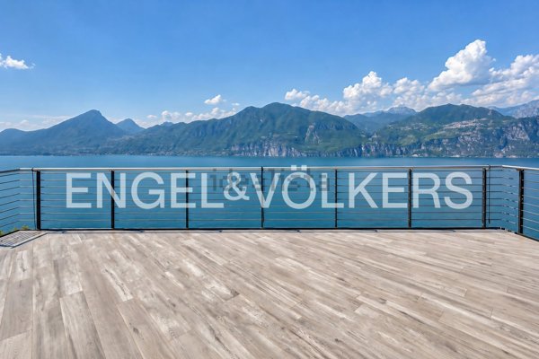 attivita commerciale in vendita a Brenzone sul Garda in zona Fasor