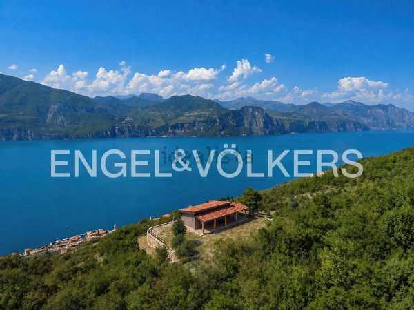 casa indipendente in vendita a Brenzone sul Garda in zona Fasor