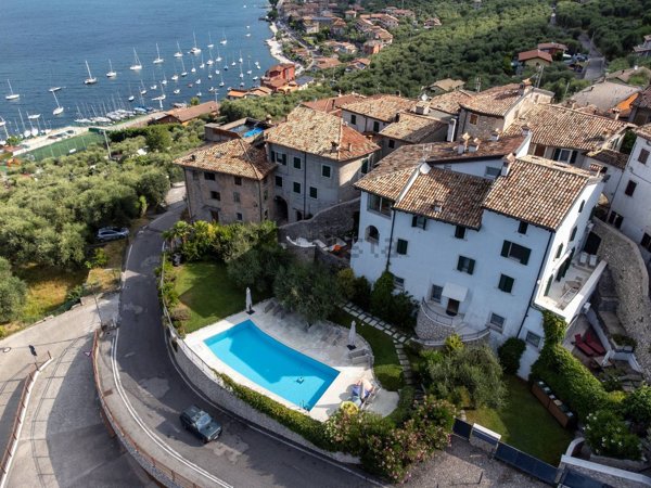 casa indipendente in vendita a Brenzone sul Garda in zona Borago