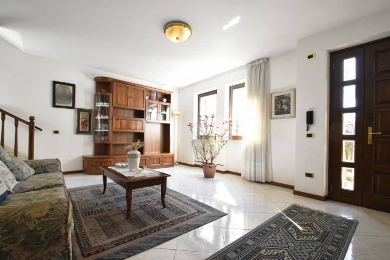 casa indipendente in vendita a Bussolengo