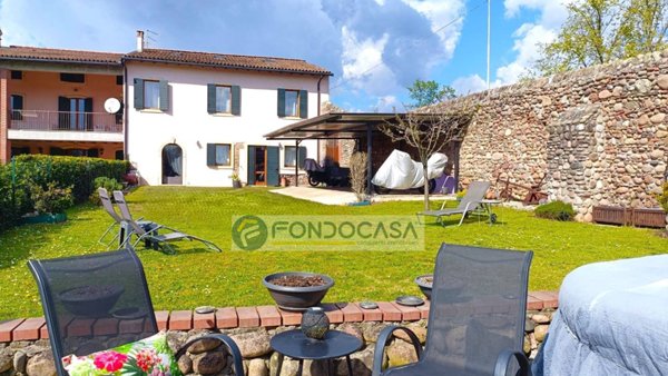 casa semindipendente in vendita a Bussolengo in zona San Vito