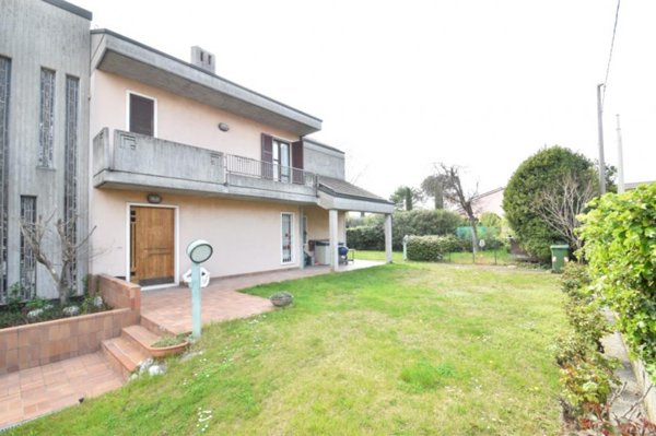 casa indipendente in vendita a Bussolengo