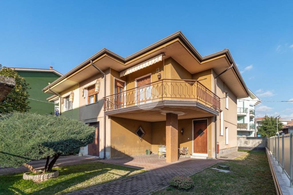 casa indipendente in vendita a Bussolengo