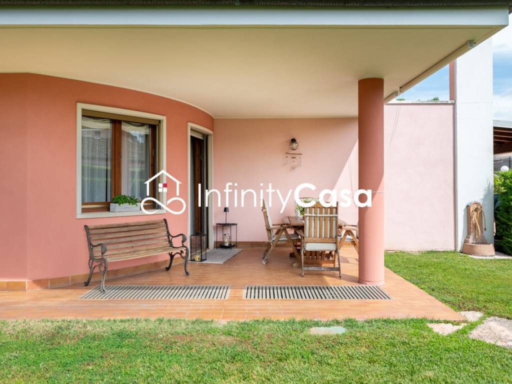 casa indipendente in vendita a Bussolengo
