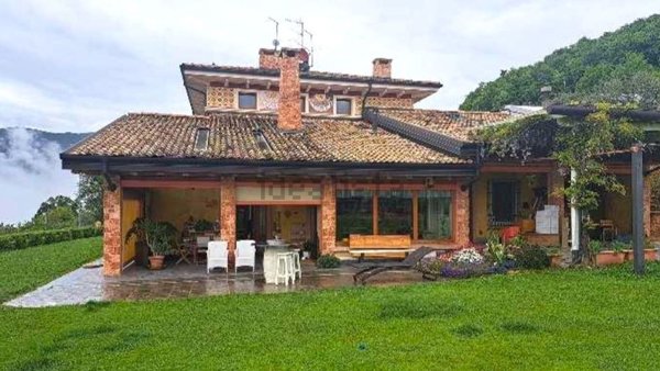 casa indipendente in vendita a Bussolengo