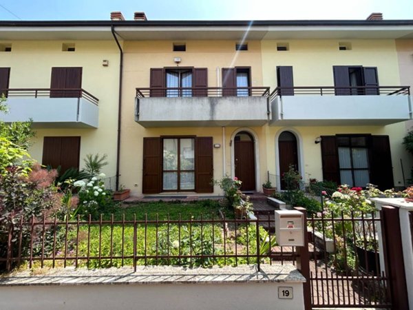 casa indipendente in vendita a Bussolengo
