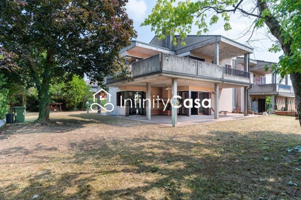 casa indipendente in vendita a Bussolengo